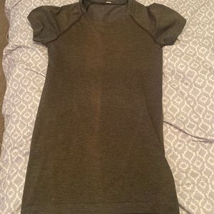Super cute forest green Lululemon top.